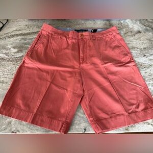 Tommy Hilfiger Men’s Flat Front classic Shorts in Coral
